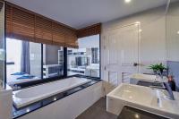 Kuchyň nebo kuchyňský kout v ubytování WOW Apartment at Unity Patong