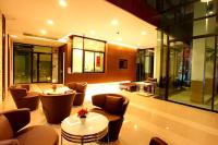 Posezení v ubytování WOW Apartment at Unity Patong