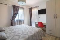 Łóżko lub łóżka w pokoju w obiekcie Alison Apartments