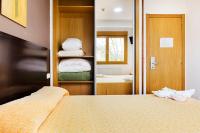 A bed or beds in a room at Hotel San Lázaro