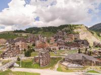 an aerial view of a city with a mountain at Résidence Pierre &amp; Vacances Electra in Avoriaz