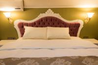A bed or beds in a room at Yildiz Life Hotel