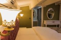 A bed or beds in a room at Yildiz Life Hotel