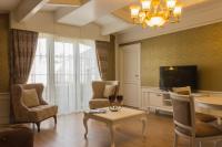 A television and/or entertainment centre at Yildiz Life Hotel