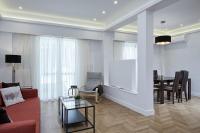 A seating area at Luxurious Spacious Apt next to Hilton Hotel