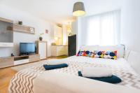 Posteľ alebo postele v izbe v ubytovaní Cute and Sunny Studio in Zagreb with Balcony & Free Parking
