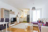 Televízia a/alebo spoločenská miestnosť v ubytovaní Cute and Sunny Studio in Zagreb with Balcony & Free Parking
