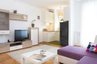 Televízia a/alebo spoločenská miestnosť v ubytovaní Cute and Sunny Studio in Zagreb with Balcony & Free Parking