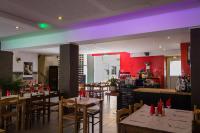 Afbeelding uit fotogalerij van Hôtel Les Italiens in Biscarrosse