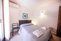 A bed or beds in a room at Kelly Apartments Cefalù