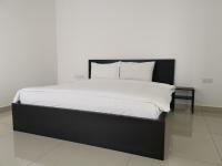 Executive 4 bedroom Duplex - 3 King Bed & 3 Single Bed 