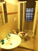A bathroom at B&B Stelle Di Roma