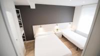 Postel nebo postele na pokoji v ubytování Happy Hostal Carrales
