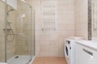 Koupelna v ubytování Jantar Apartamenty - Family Vacation Polanki