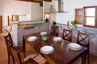 Kuchyňa alebo kuchynka v ubytovaní CAN NOVES - Villa de 4 suites 35 y 52