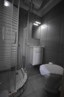 Kúpeľňa v ubytovaní AVR Airport Deluxe Suites 4 AIRPORT FREE SHUTLE
