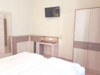 A bed or beds in a room at Hotel Haydn