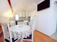 Kuchyňa alebo kuchynka v ubytovaní Apartment Surjan-1 by Interhome