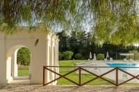 Bazén v ubytovaní Hotel Villa Calandrino alebo v jeho blízkosti
