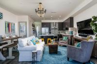 Ocean View 3 Bedrooms Condo, just steps from the park, pier & water!にあるキッチンまたは簡易キッチン