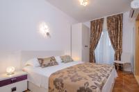 Postel nebo postele na pokoji v ubytování Apartments Žuvela