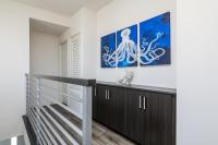 Ocean View 3 Bedrooms Condo, just steps from the park, pier & water!の見取り図または間取り図