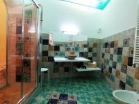 A bathroom at Suite Inn Centro Dimora Storica