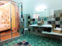 A bathroom at Suite Inn Centro Dimora Storica
