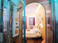 A bathroom at Suite Inn Centro Dimora Storica
