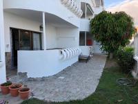 Vonkajšia záhrada v ubytovaní Luxury 2 bedroom APT 50 m from beach