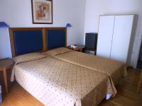 Posteľ alebo postele v izbe v ubytovaní Adams Hotel