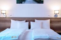 Łóżko lub łóżka w pokoju w obiekcie Kőkapu Vadászkastély és Hotel & Apartments