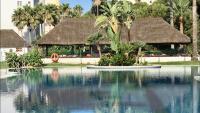 Bazén v ubytovaní MI CAPRICHO 172 Beachfront Apartment alebo v jeho blízkosti