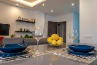 Televízia a/alebo spoločenská miestnosť v ubytovaní Apartamentos Cantarería, Azahar