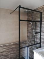 a shower with a glass shelf in a bathroom at Appartement Cosy proche Météo France et Airbus in Toulouse