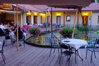 Reštaurácia alebo iné gastronomické zariadenie v ubytovaní Agriturismo Cascina Madonnina