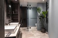 A bathroom at Perianth Hotel