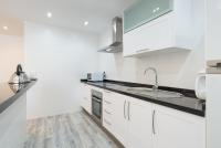 A kitchen or kitchenette at Berlanga, apartamento en el centro