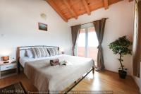 Łóżko lub łóżka w pokoju w obiekcie Villa Smilje ZadarVillas