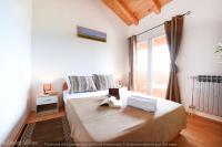 Łóżko lub łóżka w pokoju w obiekcie Villa Smilje ZadarVillas