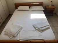 Postel nebo postele na pokoji v ubytování Mythos Suites-Poseidon apartment