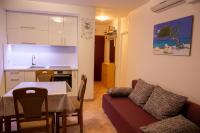 Kuchyňa alebo kuchynka v ubytovaní Lovely apartment near the beach with a sea view