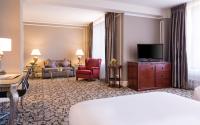 The Biltmore Los Angelesにあるテレビまたはエンターテインメントセンター