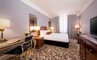 The Biltmore Los Angelesにあるテレビまたはエンターテインメントセンター