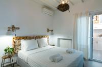 Posteľ alebo postele v izbe v ubytovaní Amperian Mykonos Suites & Villas