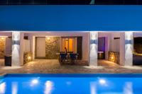 Bazén v ubytovaní Amperian Mykonos Suites & Villas alebo v jeho blízkosti