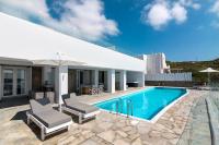 Bazén v ubytovaní Amperian Mykonos Suites & Villas alebo v jeho blízkosti