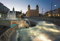 Bazén v ubytovaní Centrum Hotel alebo v jeho blízkosti
