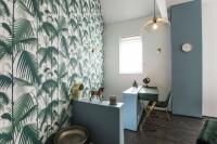 a room with a desk and a wall with a leafy wallpaper at Maison triplex JJ - Ecrin verdoyant au coeur de Lyon in Lyon