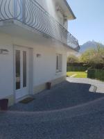 a white building with a door and a driveway at appartement Isabelle in Lau-Balagnas